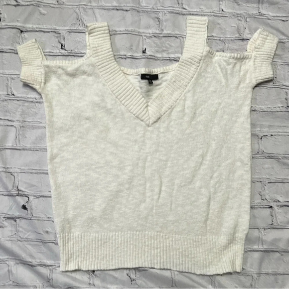 Fate White V-Neck Cold Shoulder Short Sleeve Sweater - size Medium - Picture 5 of 9